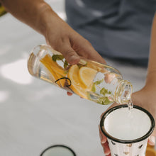 Laden Sie das Bild in den Galerie-Viewer, Trinkflasche Glas Herz